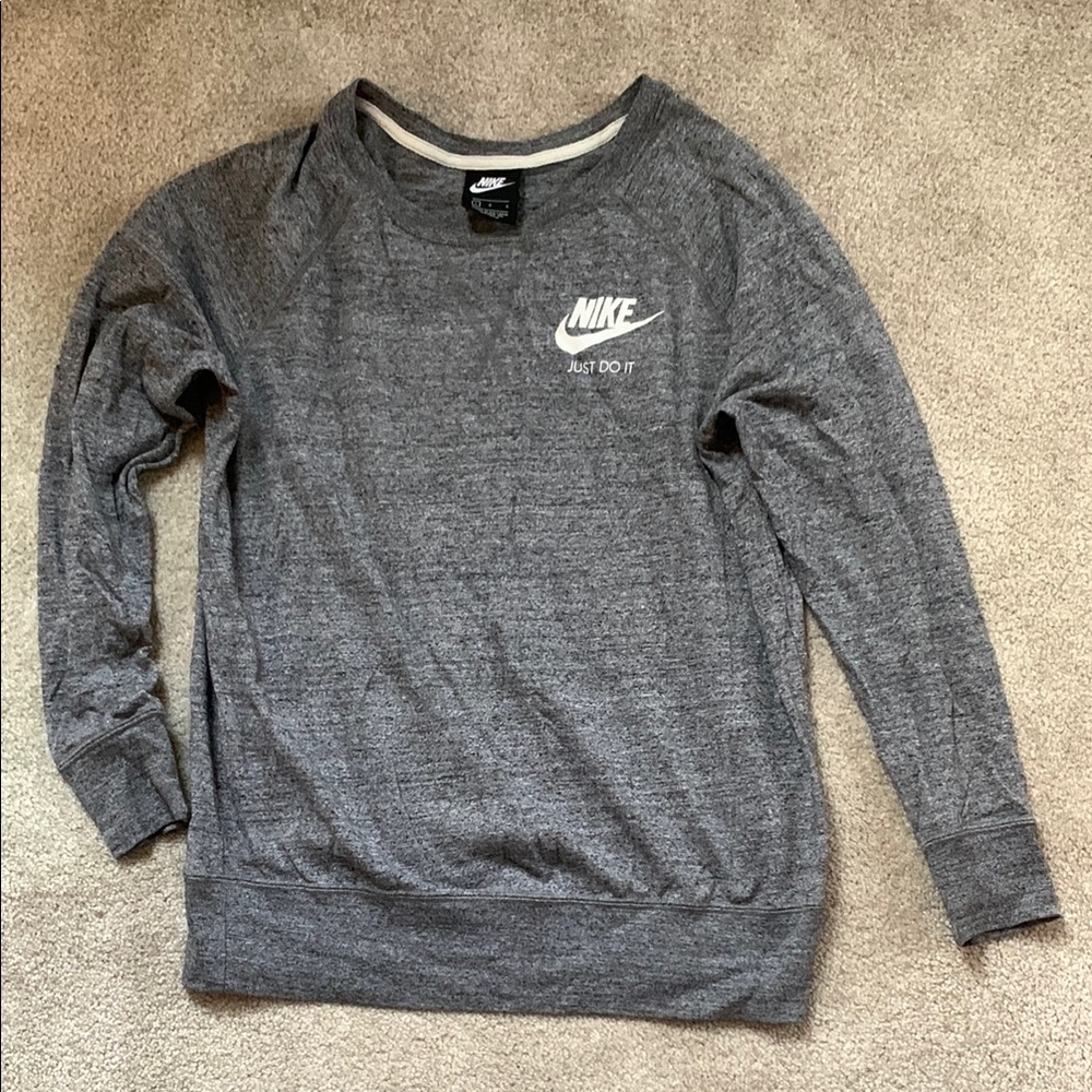 Nike women’s lightweight crewneck